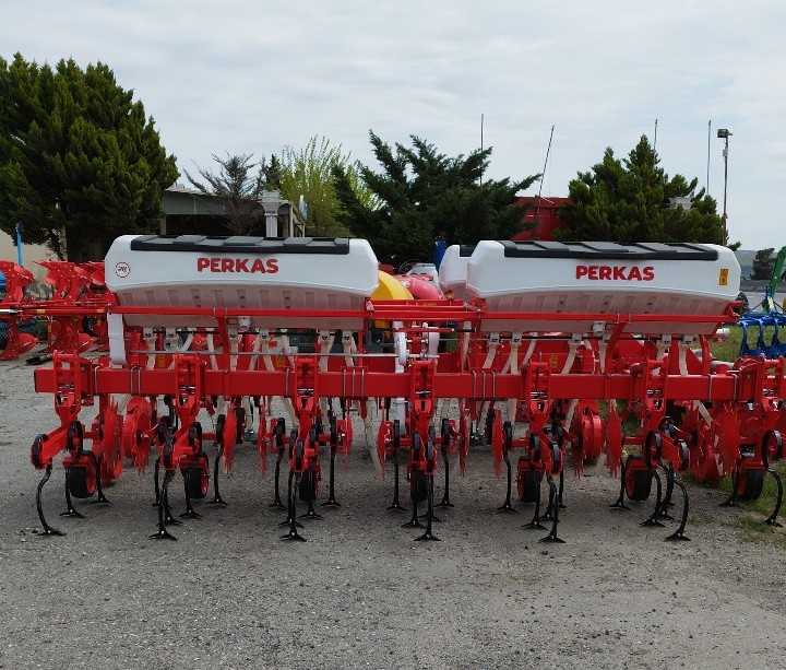 6 sıralı gübrəli cərgəarası kultivator